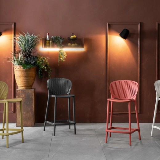 Sgabello impilabile in polipropilene Spot di Stones