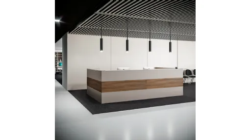 Bancone Reception OF70 in laccato Visone con inserto in Noce nobilitato di Giessegi